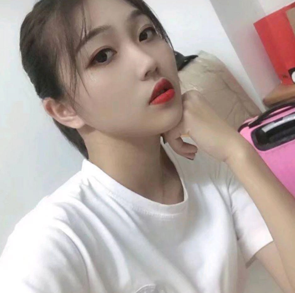 很漂亮的美女，刚做了没多久，先尝个鲜